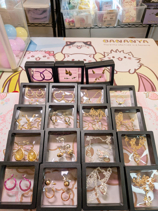 Jewelry boxes & bonus envelope